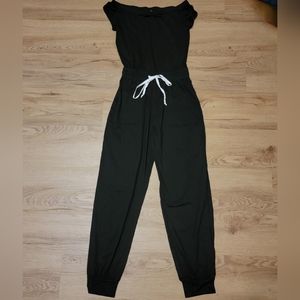 Medium new black off the shoulder lounge jumpsuit with pockets